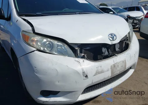 2011 Toyota Sienna z USA, uszkodzony, nr VIN 5TDKA3DC1BS002075